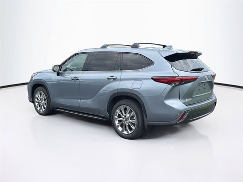 Used 2023 Toyota Highlander Limited AWD/4WD image 9