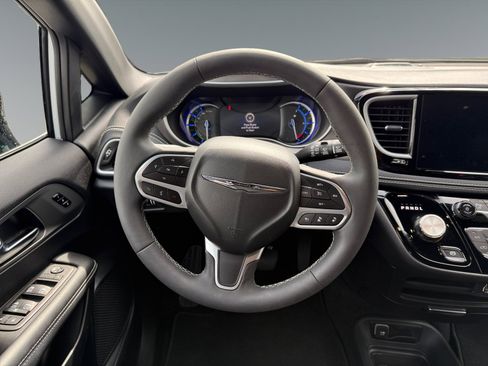 New 2025 Chrysler Pacifica Select FWD image 12