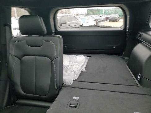 New 2025 Jeep Grand Cherokee Limited w/ Luxury Tech Group II image 32