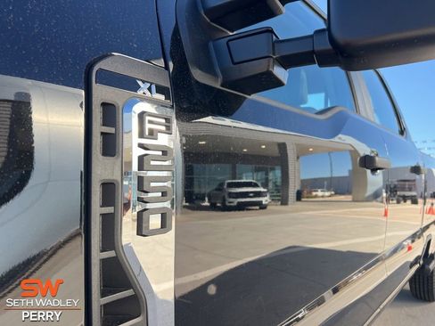 New 2026 Ford F250 XL w/ XL Chrome Package image 10