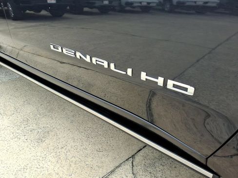 Used 2024 GMC Sierra 2500 Denali Ultimate w/ Max Trailering Package AWD/4WD image 11