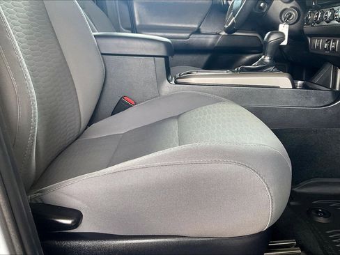 Used 2019 Toyota Tacoma SR5 AWD/4WD image 20