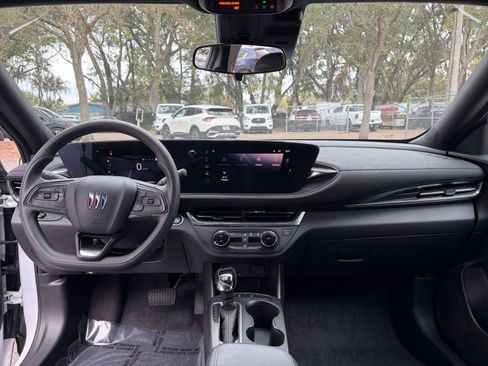 Used 2025 Buick Envista Preferred image 29