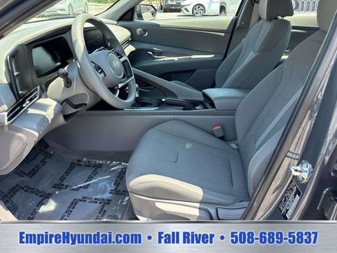 Used 2024 Hyundai Elantra SE FWD image 9