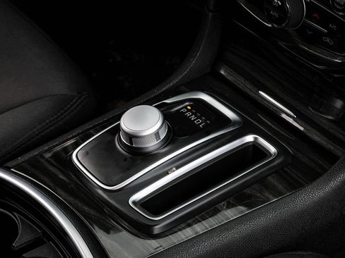 Used 2019 Chrysler 300 Touring w/ Chrome Appearance Package RWD image 22