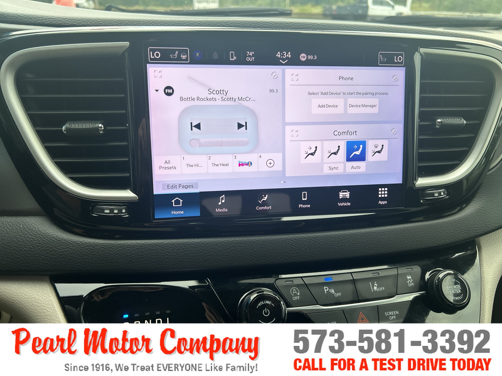 Used 2024 Chrysler Pacifica Touring-L FWD image 16