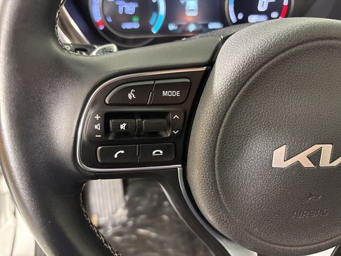 Used 2022 Kia Niro EX image 21