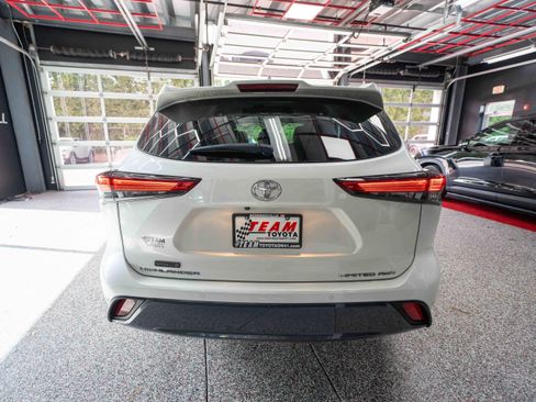 Used 2020 Toyota Highlander Limited AWD/4WD image 3
