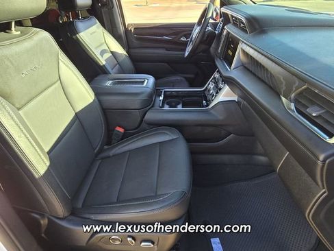 Used 2024 GMC Yukon XL Denali image 17