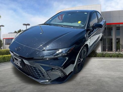 Used 2026 Toyota Camry Hybrid FWD image 3
