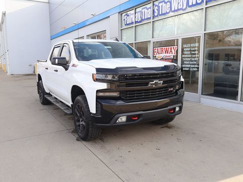 Used 2020 Chevrolet Silverado 1500 LT Trail Boss image 2