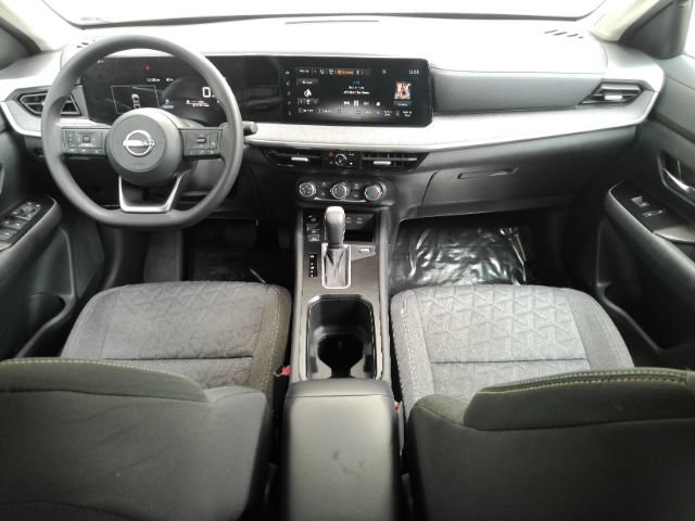 Used 2025 Nissan Kicks SV FWD image 3