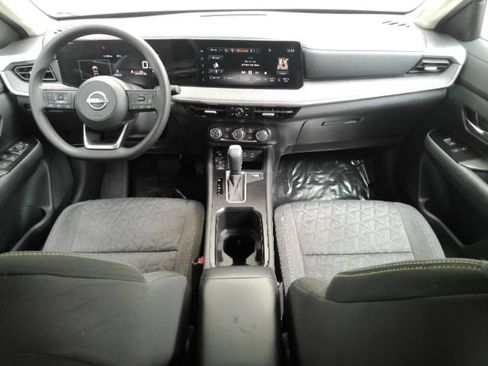 Used 2025 Nissan Kicks SV FWD image 3