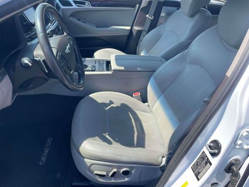 Used 2016 Hyundai Genesis 3.8 RWD image 13