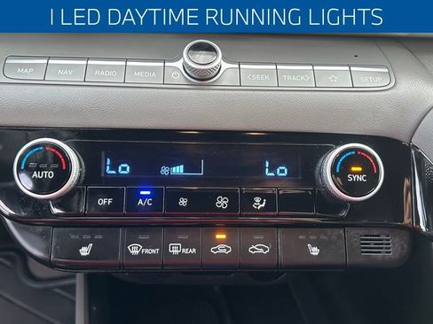 Used 2024 Hyundai Elantra SEL w/ Convenience Package image 16