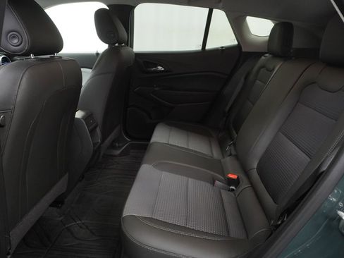 Used 2025 Chevrolet Trax LT w/ LT Convenience Package FWD image 20