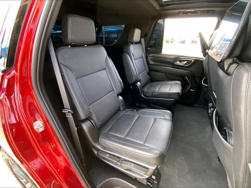 Used 2024 Chevrolet Tahoe Z71 w/ Luxury Package image 19