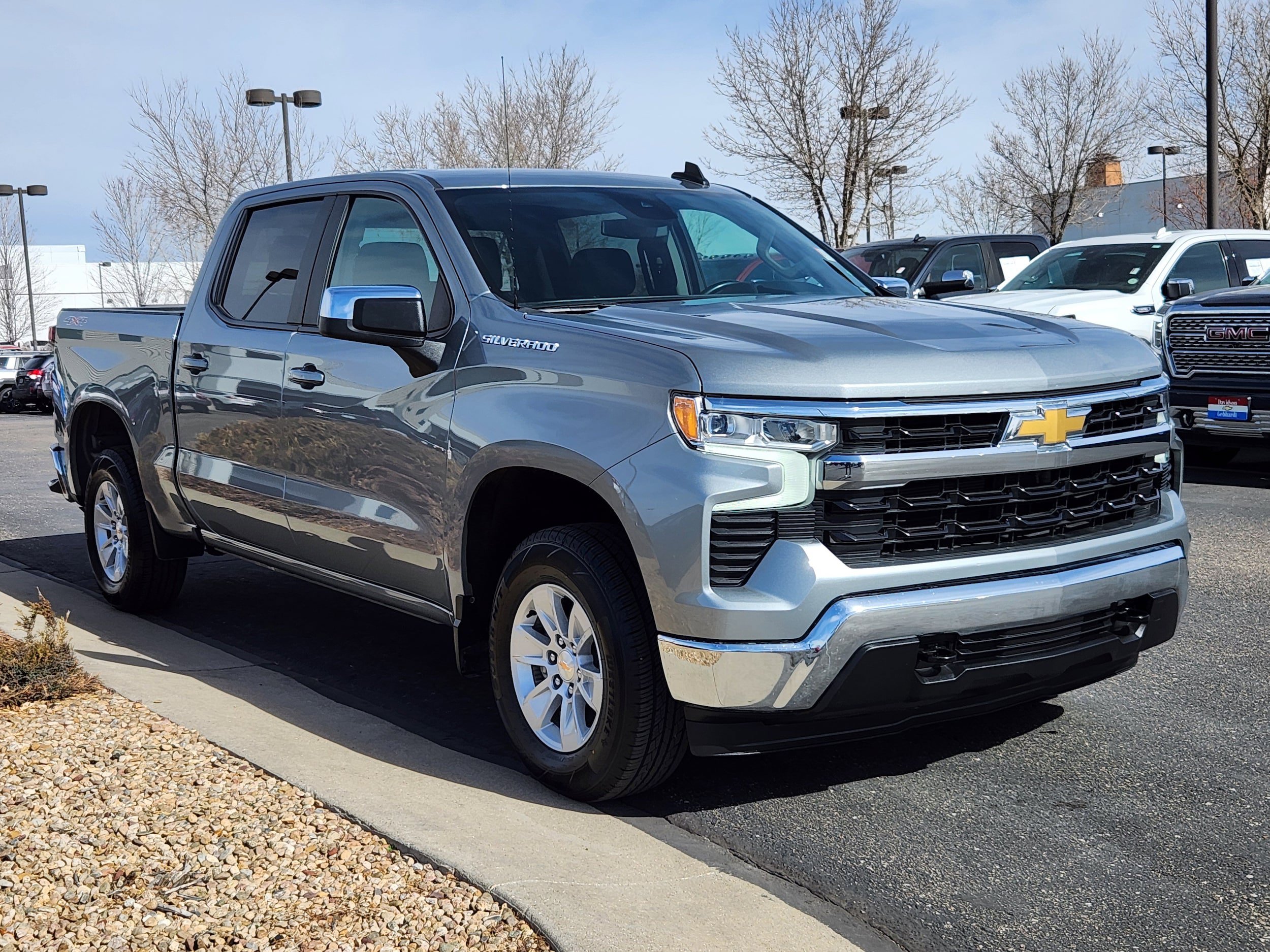 Used 2025 Chevrolet Silverado 1500 LT AWD/4WD image 5