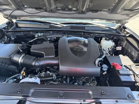 Certified 2020 Toyota Tacoma TRD Off-Road w/ Technology Package AWD/4WD image 18
