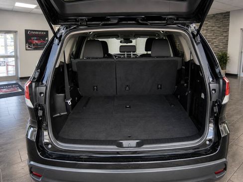 Used 2019 Toyota Highlander LE FWD image 14