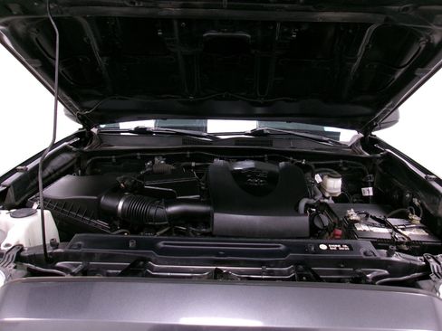 Used 2018 Toyota Tacoma SR5 image 18