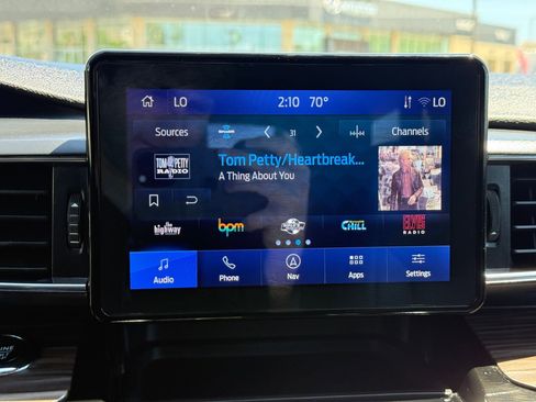 Used 2024 Ford Explorer Limited AWD/4WD image 24