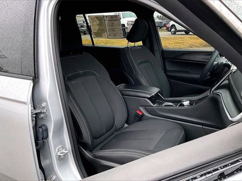 Used 2025 Jeep Grand Cherokee L Laredo w/ Luxury Tech Group I image 7