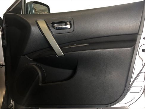 Used 2011 Nissan Rogue SV image 16