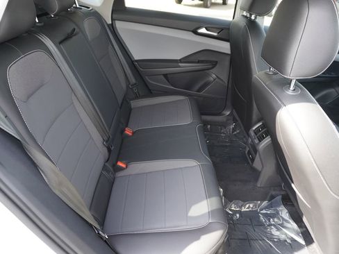 Used 2023 Volkswagen Taos SE image 9