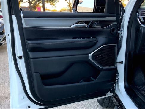 Used 2023 Jeep Wagoneer Series II image 20