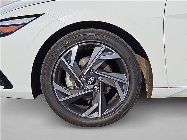 Used 2024 Hyundai Elantra Limited FWD image 15