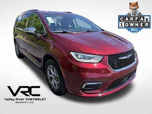 Used 2023 Chrysler Pacifica Limited AWD/4WD image 1