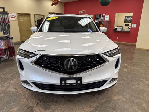 Used 2023 Acura MDX SH-AWD w/ Advance Package image 3