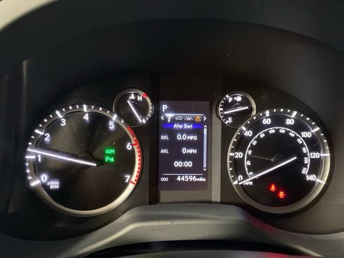 Used 2023 Lexus GX 460 Premium w/ Accessory Package AWD/4WD image 18