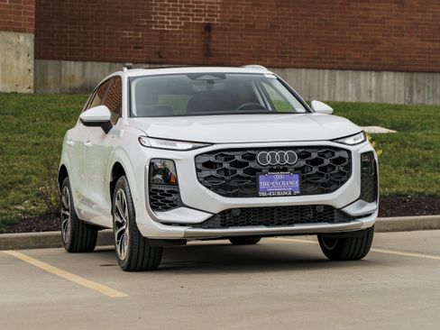 Certified 2026 Audi Q3 quattro 2.0T AWD/4WD image 1