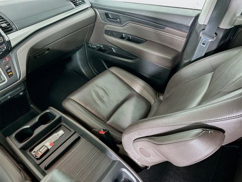 Used 2018 Honda Odyssey Touring image 24