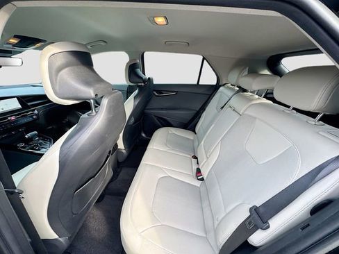 Used 2023 Kia Niro EX image 27