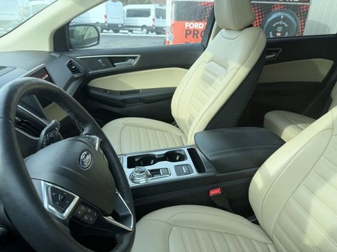 Used 2022 Ford Edge SEL w/ Convenience Package image 3