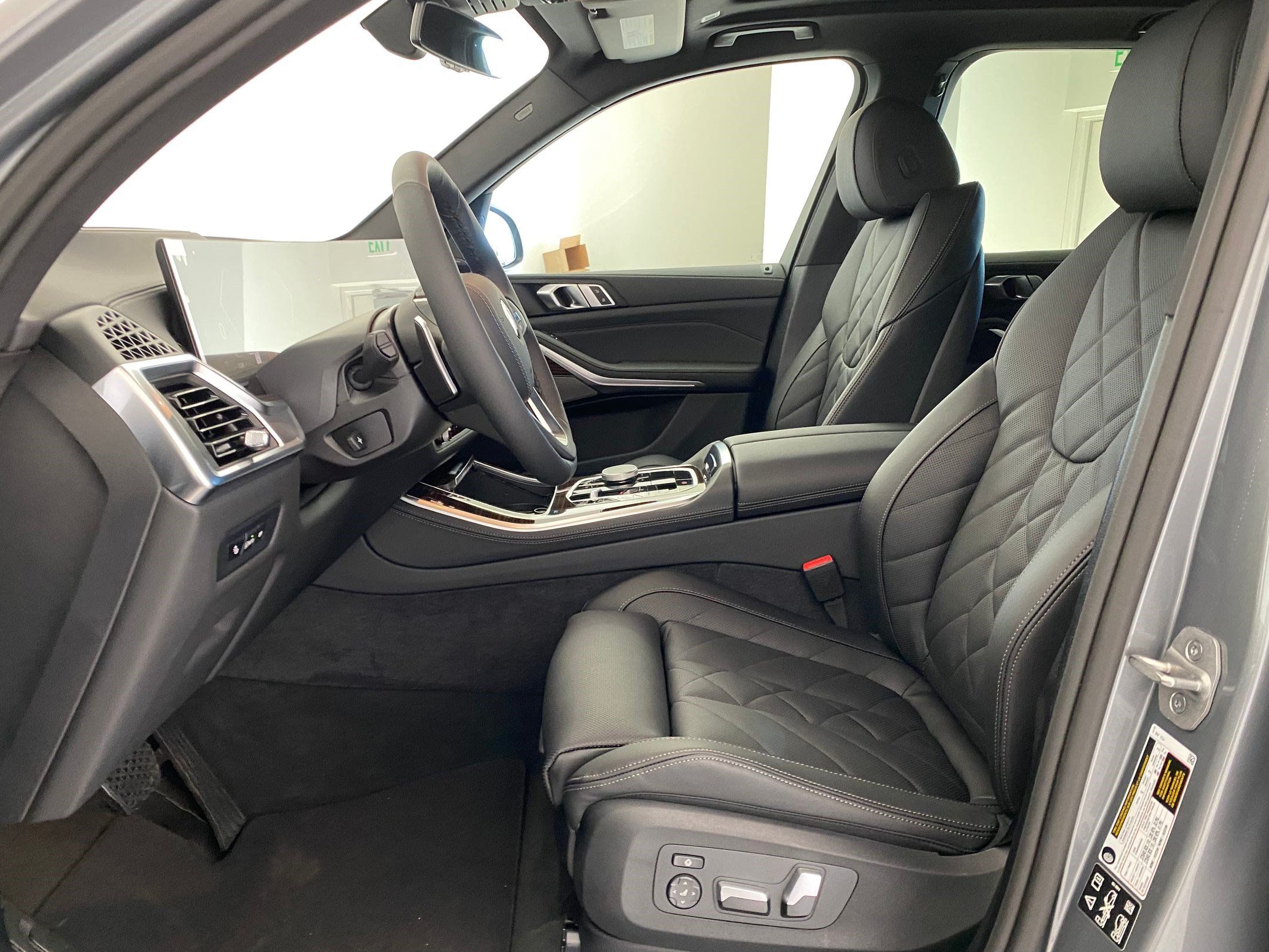 Used 2026 BMW X5 xDrive40i w/ Premium Package AWD/4WD image 4