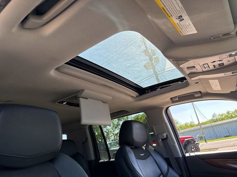 Used 2016 Cadillac Escalade ESV Premium AWD/4WD image 13