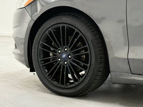 Used 2016 Ford Fusion SE w/ Equipment Group 202A image 29