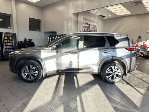 Used 2023 Nissan Rogue SV w/ SV Premium Package image 3