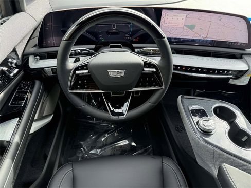 Used 2025 Cadillac Optiq Luxury 1 image 4