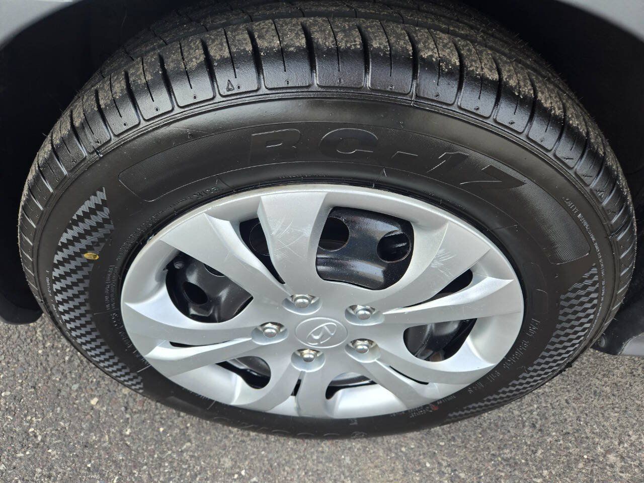 Used 2010 Hyundai Elantra GLS FWD image 23