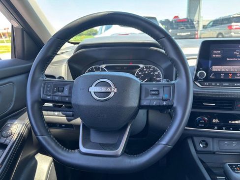 Used 2025 Nissan Rogue SV AWD/4WD image 14