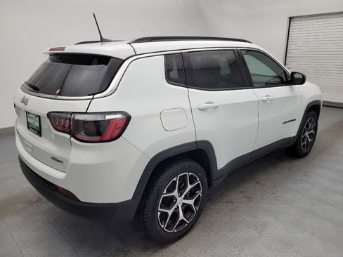 Used 2024 Jeep Compass Latitude image 10