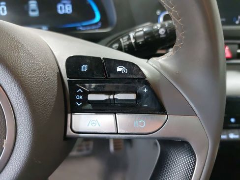 Used 2025 Hyundai Elantra Sport FWD image 17