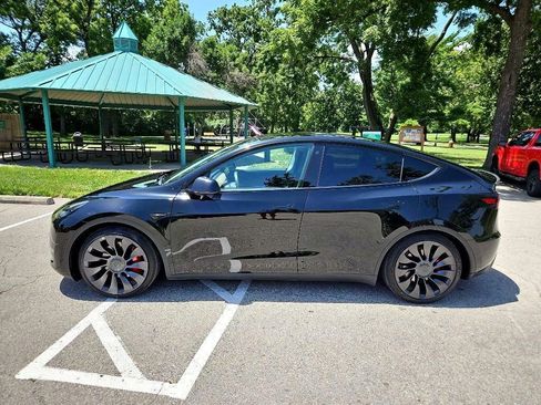Used 2021 Tesla Model Y Performance image 8