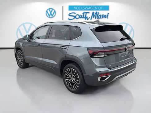 Certified 2025 Volkswagen Taos SE image 5