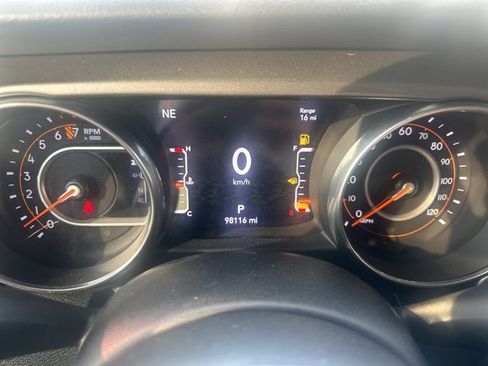 Used 2018 Jeep Wrangler Unlimited Sahara image 10